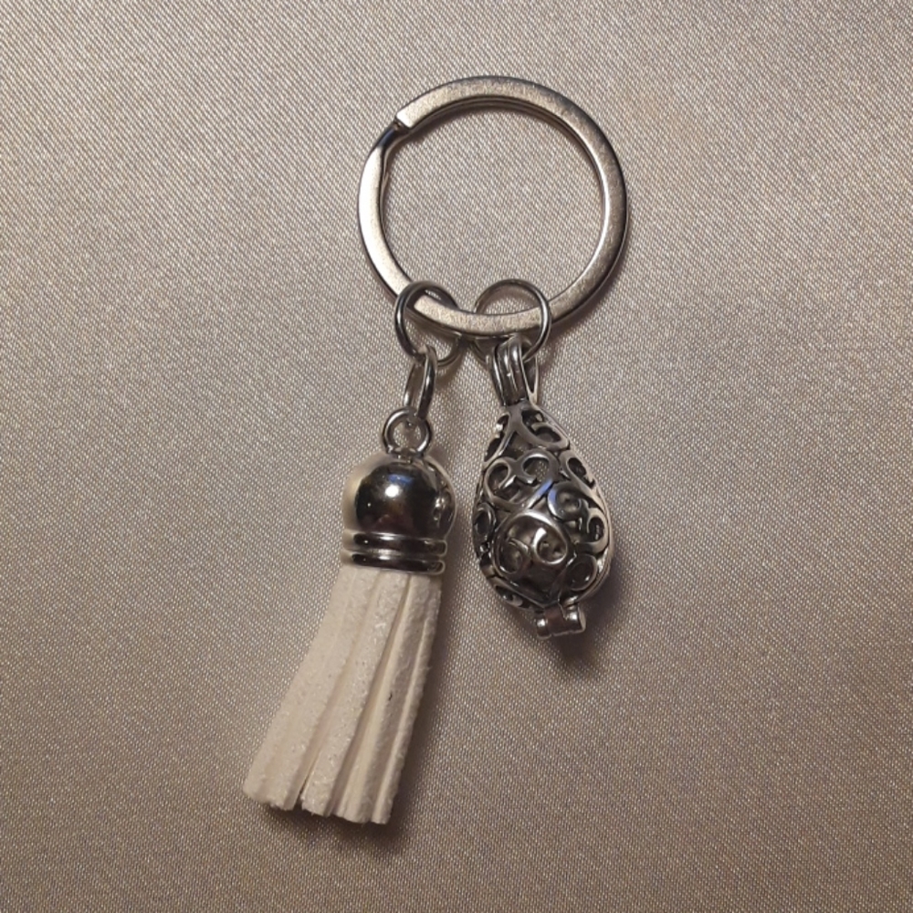 Essential Oil Diffuser Keychains - Picture 4 of 8